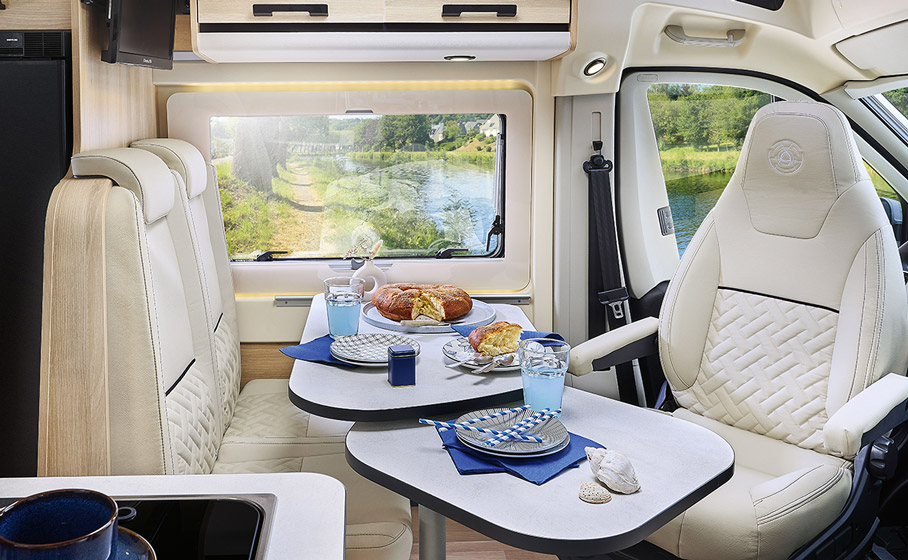 converted van D55 Saphir - Living room